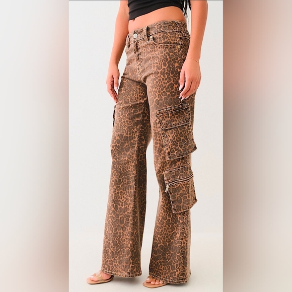 True Religion Bobbi Big T Baggy Leopard Print Cargo Pants - Picture 15 of 15